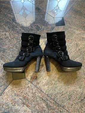 Mara Black Genuine Suede Shoes with Genuine Fur Lining, Size 7